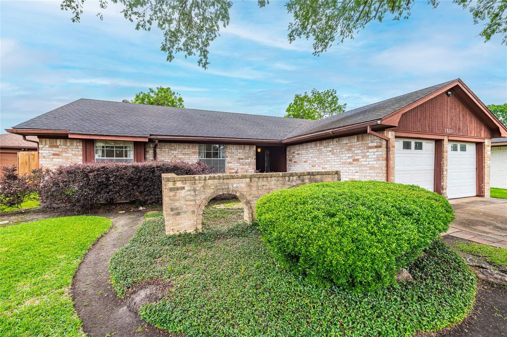 10223 Kirkglen Drive, Houston, TX 77089
