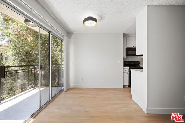 1352 S Carmelina Avenue 307, Los Angeles, CA 90025