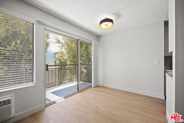 1352 S Carmelina Avenue 307, Los Angeles, CA 90025