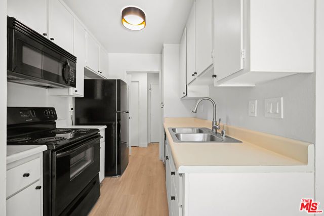 1352 S Carmelina Avenue 307, Los Angeles, CA 90025