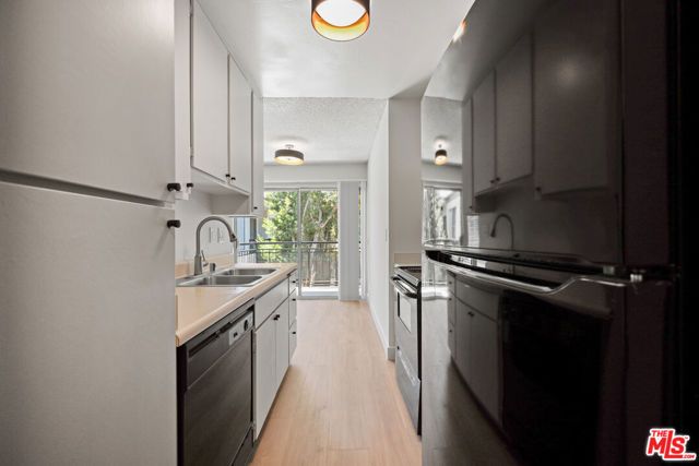 1352 S Carmelina Avenue 307, Los Angeles, CA 90025
