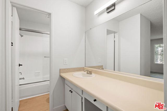 1352 S Carmelina Avenue 307, Los Angeles, CA 90025