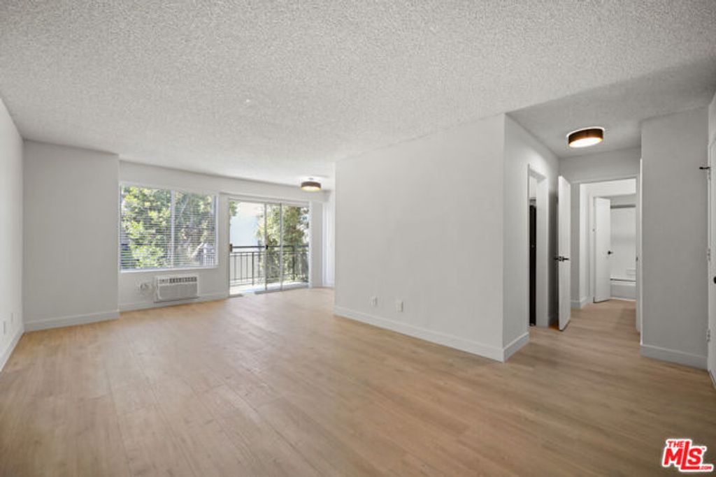 1352 S Carmelina Avenue 307, Los Angeles, CA 90025