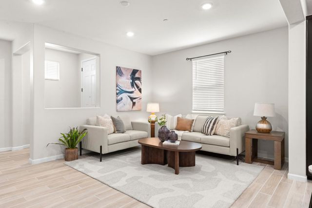 9301 Juniper Lake Aly, Sacramento, CA 95829