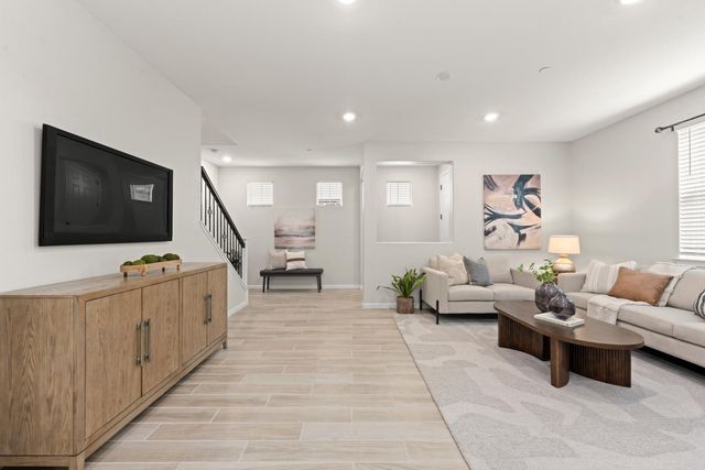 9301 Juniper Lake Aly, Sacramento, CA 95829