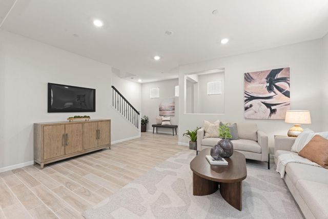 9301 Juniper Lake Aly, Sacramento, CA 95829