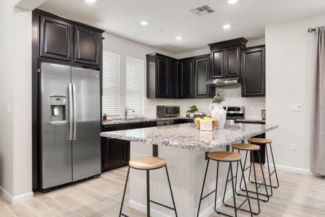 9301 Juniper Lake Aly, Sacramento, CA 95829