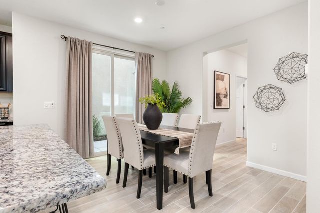 9301 Juniper Lake Aly, Sacramento, CA 95829