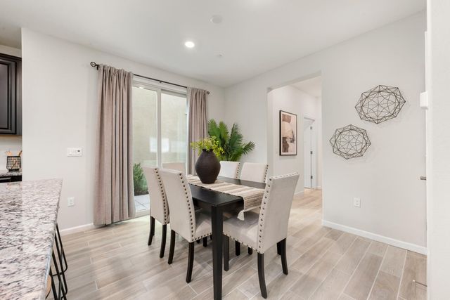 9301 Juniper Lake Aly, Sacramento, CA 95829