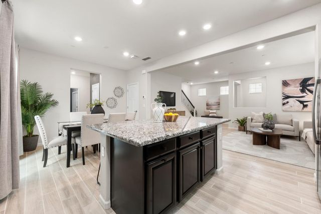 9301 Juniper Lake Aly, Sacramento, CA 95829