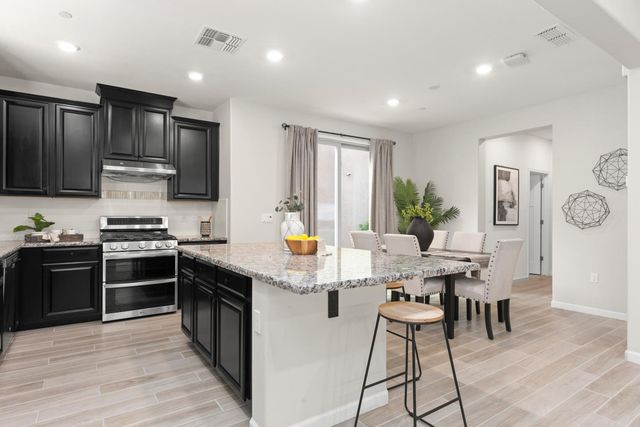 9301 Juniper Lake Aly, Sacramento, CA 95829