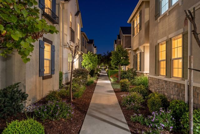 9301 Juniper Lake Aly, Sacramento, CA 95829