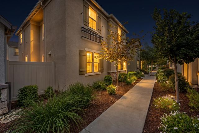 9301 Juniper Lake Aly, Sacramento, CA 95829