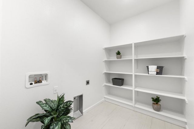 9301 Juniper Lake Aly, Sacramento, CA 95829