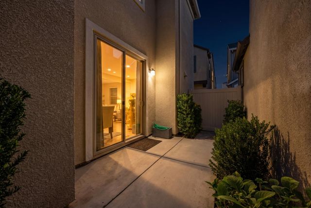 9301 Juniper Lake Aly, Sacramento, CA 95829