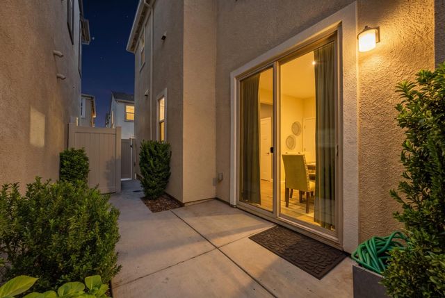 9301 Juniper Lake Aly, Sacramento, CA 95829