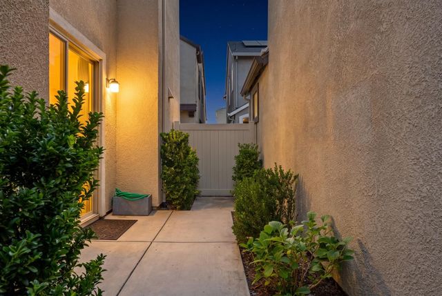 9301 Juniper Lake Aly, Sacramento, CA 95829