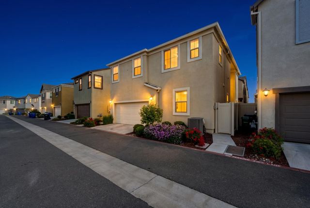 9301 Juniper Lake Aly, Sacramento, CA 95829