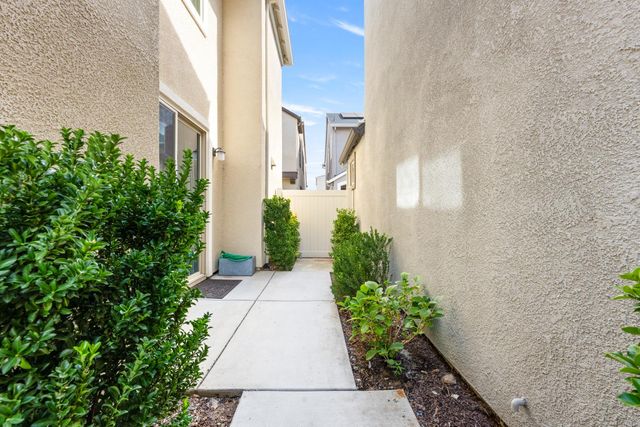 9301 Juniper Lake Aly, Sacramento, CA 95829