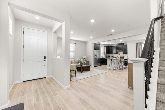 9301 Juniper Lake Aly, Sacramento, CA 95829
