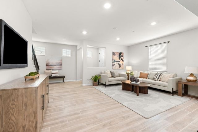 9301 Juniper Lake Aly, Sacramento, CA 95829