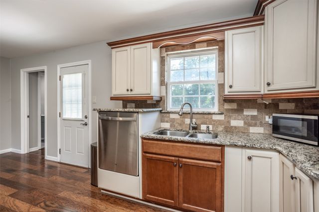 1634 Old Denton Road, Gainesville, TX 76240