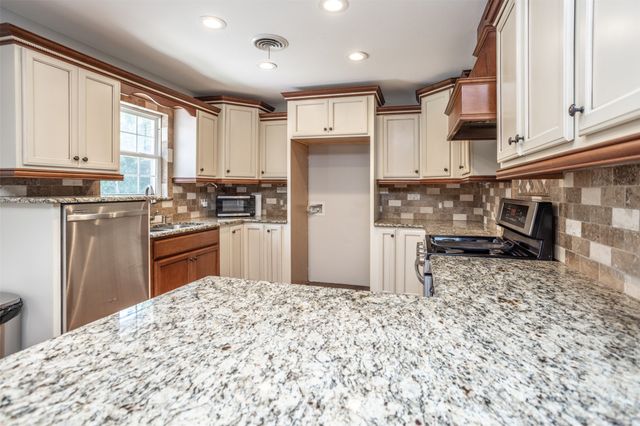 1634 Old Denton Road, Gainesville, TX 76240