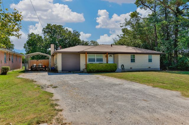 1634 Old Denton Road, Gainesville, TX 76240