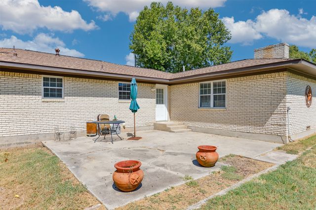 1634 Old Denton Road, Gainesville, TX 76240