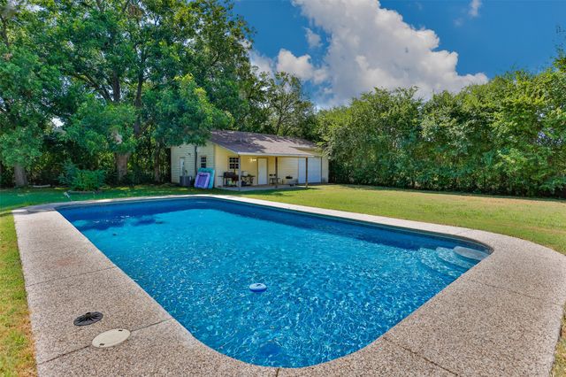 1634 Old Denton Road, Gainesville, TX 76240