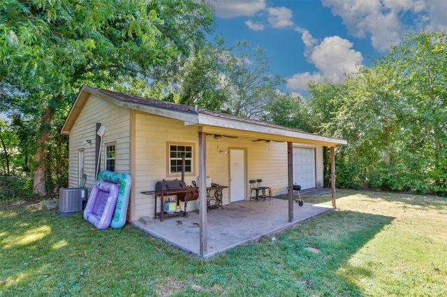 1634 Old Denton Road, Gainesville, TX 76240