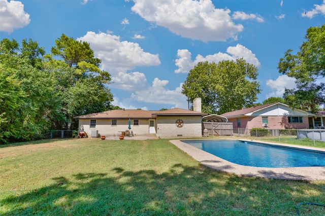1634 Old Denton Road, Gainesville, TX 76240