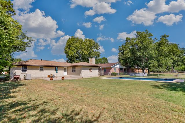 1634 Old Denton Road, Gainesville, TX 76240
