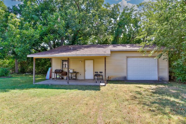 1634 Old Denton Road, Gainesville, TX 76240