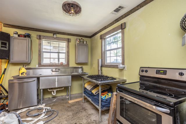 1634 Old Denton Road, Gainesville, TX 76240