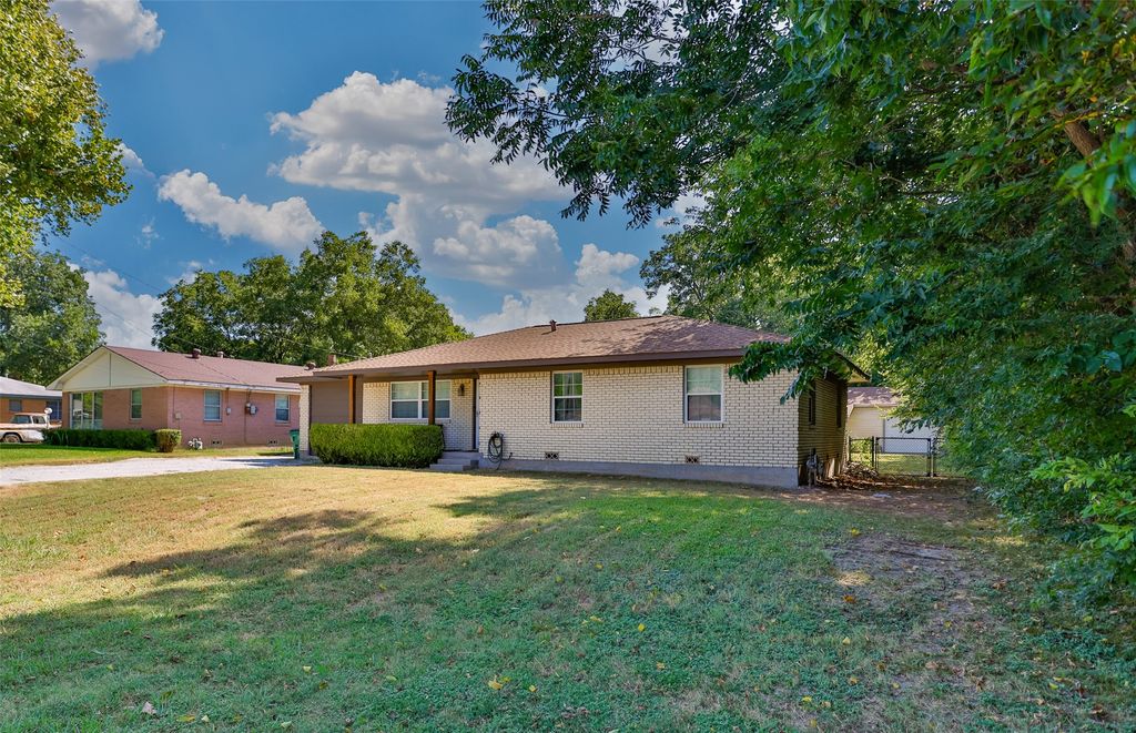 1634 Old Denton Road, Gainesville, TX 76240