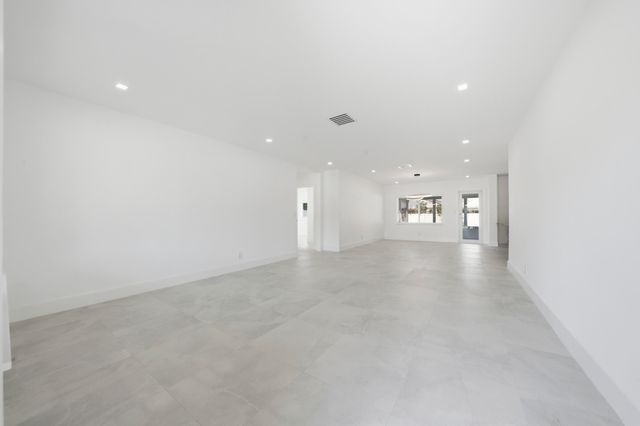 2001 NE 17th Way, Fort Lauderdale, FL 33305