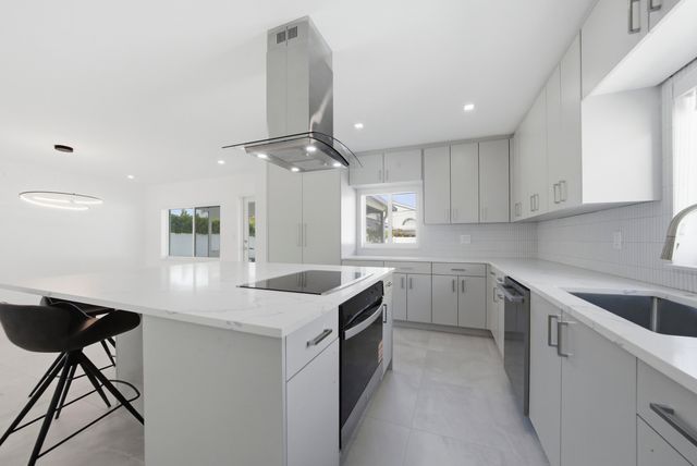 2001 NE 17th Way, Fort Lauderdale, FL 33305