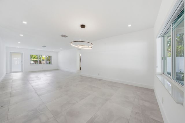 2001 NE 17th Way, Fort Lauderdale, FL 33305