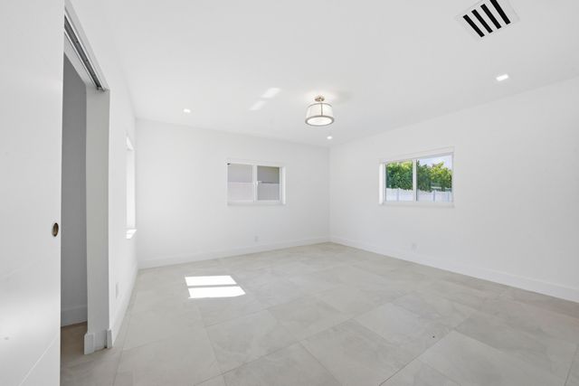 2001 NE 17th Way, Fort Lauderdale, FL 33305