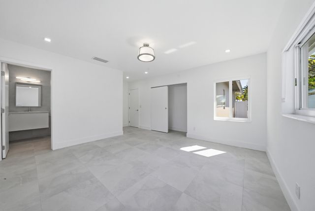 2001 NE 17th Way, Fort Lauderdale, FL 33305