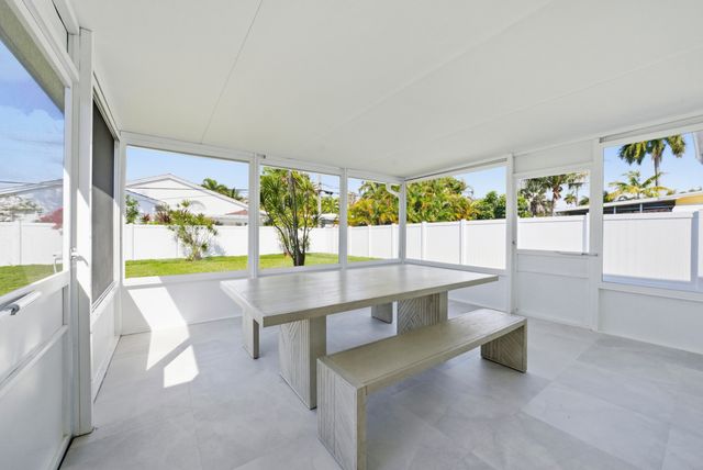 2001 NE 17th Way, Fort Lauderdale, FL 33305