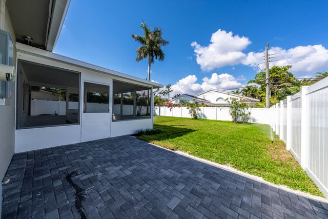 2001 NE 17th Way, Fort Lauderdale, FL 33305