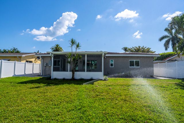 2001 NE 17th Way, Fort Lauderdale, FL 33305