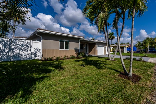 2001 NE 17th Way, Fort Lauderdale, FL 33305