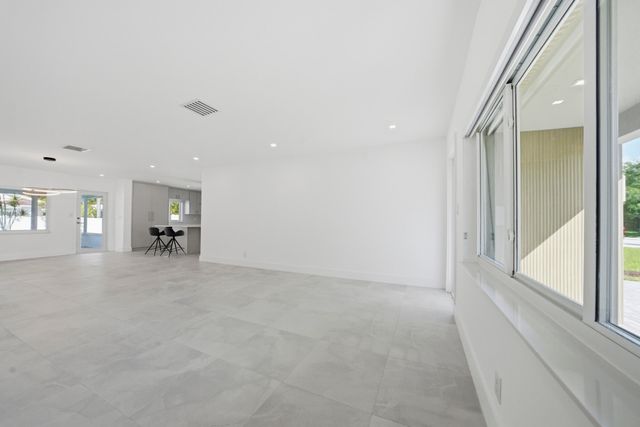 2001 NE 17th Way, Fort Lauderdale, FL 33305