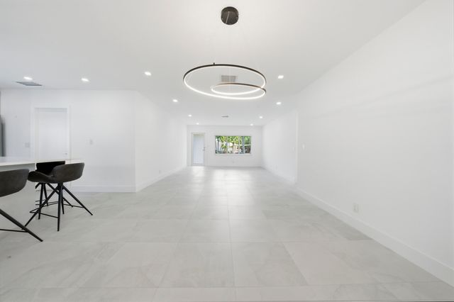 2001 NE 17th Way, Fort Lauderdale, FL 33305