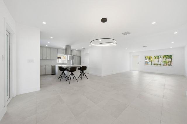 2001 NE 17th Way, Fort Lauderdale, FL 33305