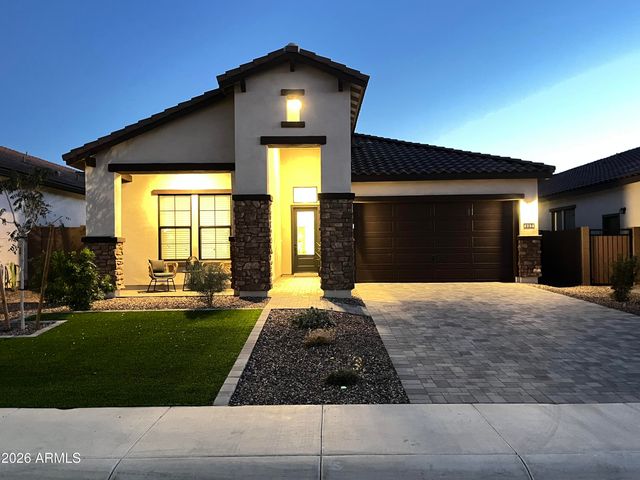685 E GREENBACK Drive, San Tan Valley, AZ 85140