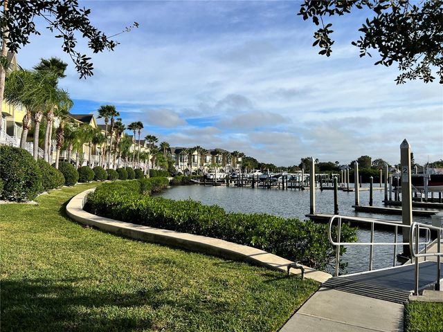 4303 SPINNAKER COVE LANE, Tampa, FL 33615